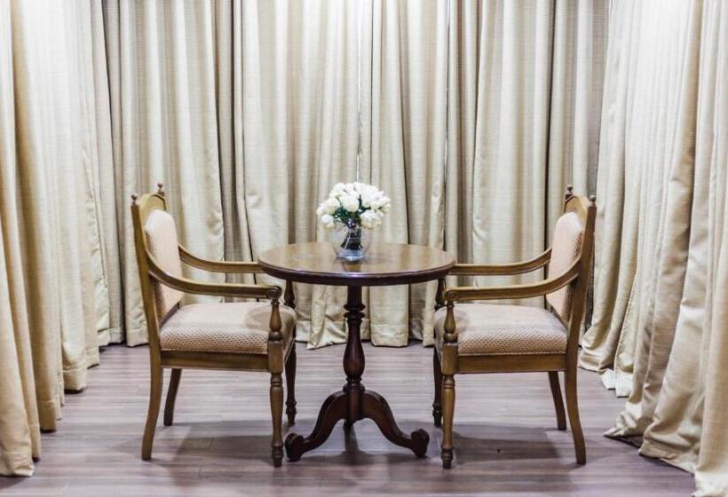 سوییت اجرایی, La Fiesta