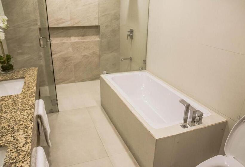 سوییت اجرایی, La Fiesta