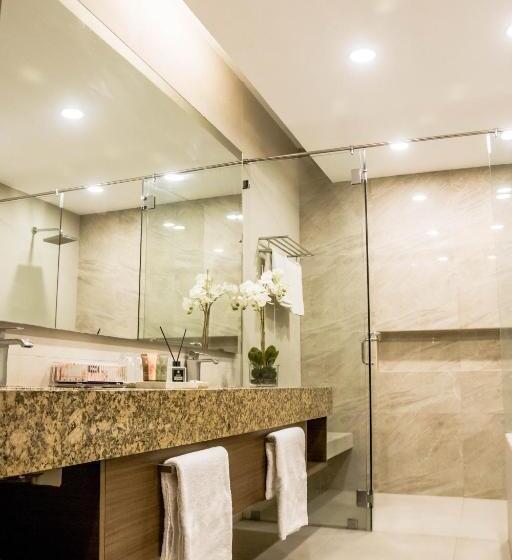 سوییت اجرایی, La Fiesta