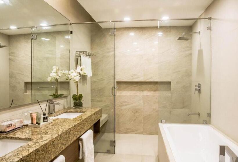 سوییت اجرایی, La Fiesta