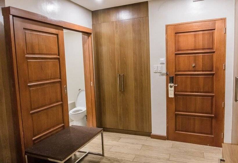 اتاق خانوادگی, La Fiesta