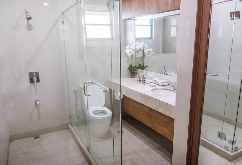 اتاق استاندارد, La Fiesta