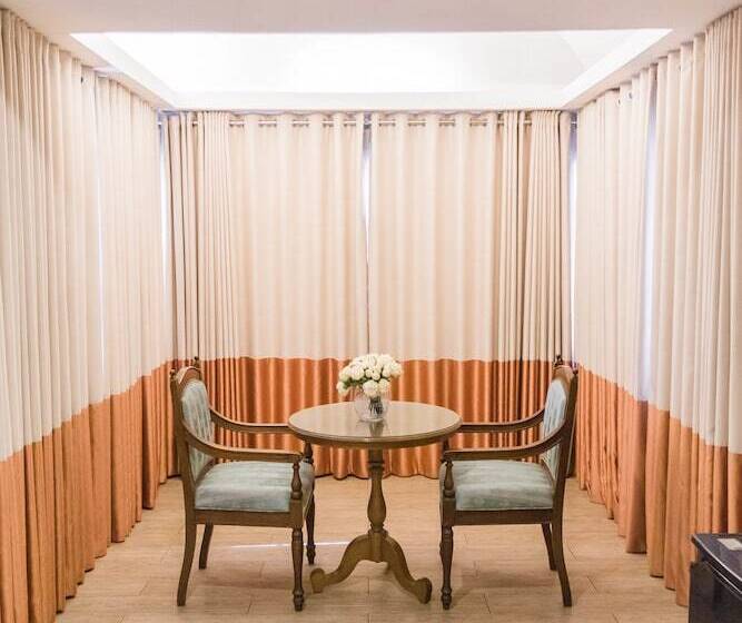 سوییت اجرایی, La Fiesta