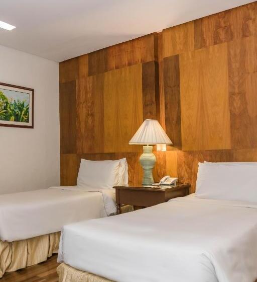 اتاق لوکس, La Fiesta