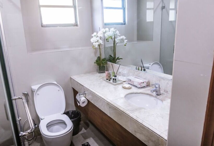 اتاق خانوادگی, La Fiesta