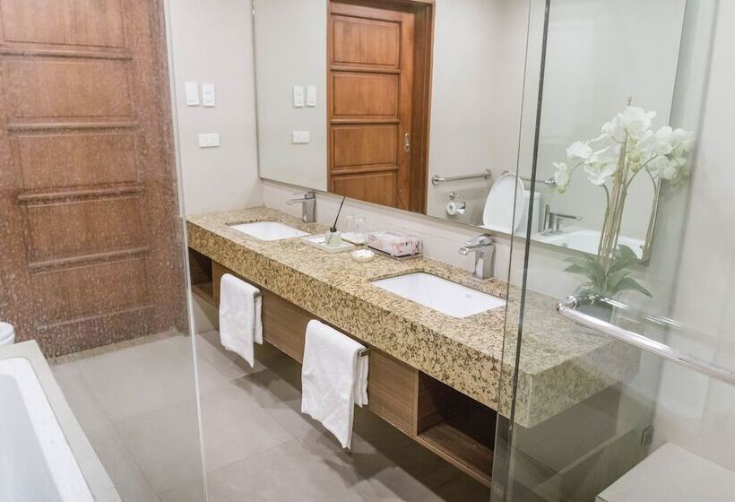 سوییت اجرایی, La Fiesta