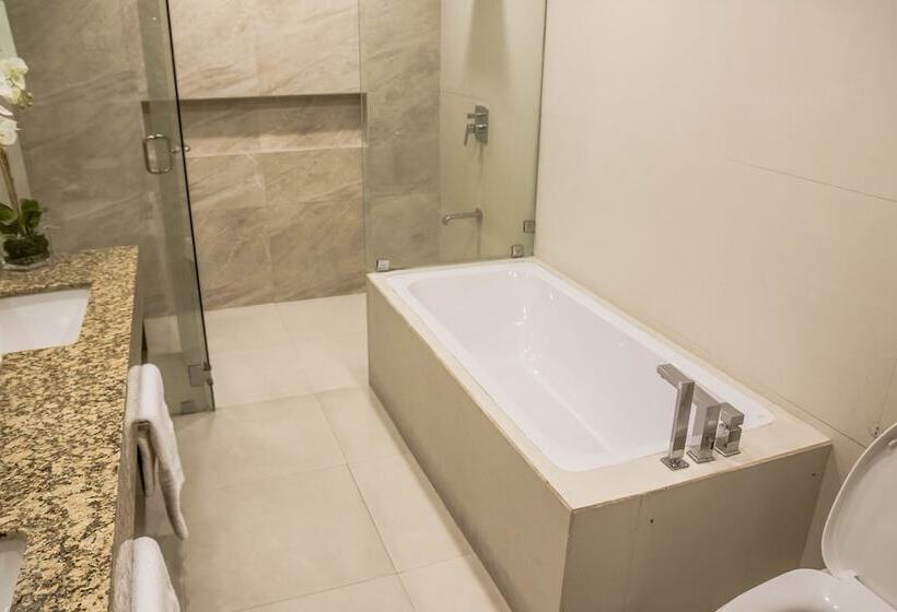 سوییت اجرایی, La Fiesta