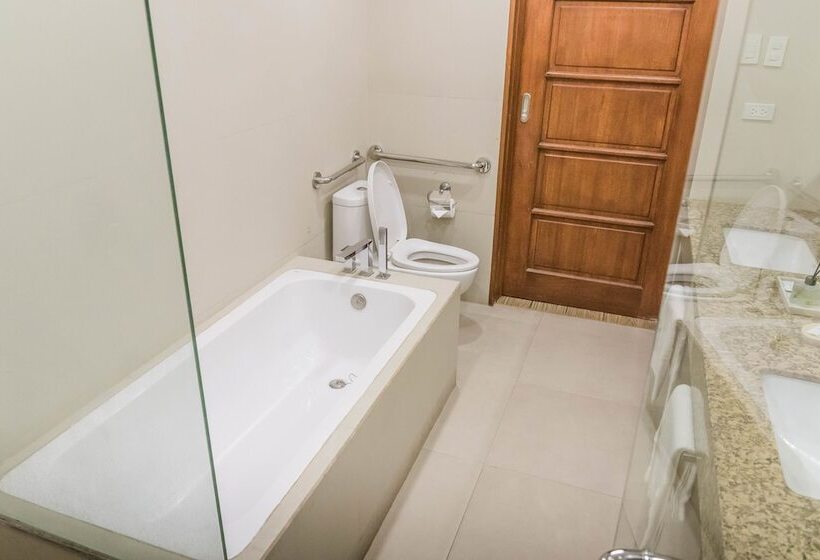 سوییت اجرایی, La Fiesta