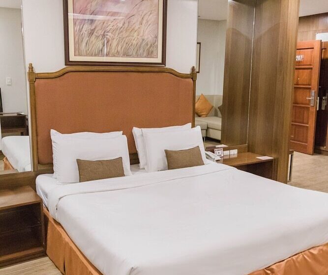 سوییت اجرایی, La Fiesta