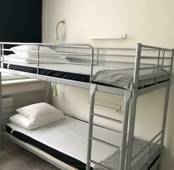 浴室共有スタンダード4人用ルーム, örebro City Hostel