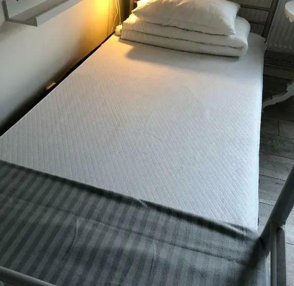 浴室共有スタンダード4人用ルーム, örebro City Hostel
