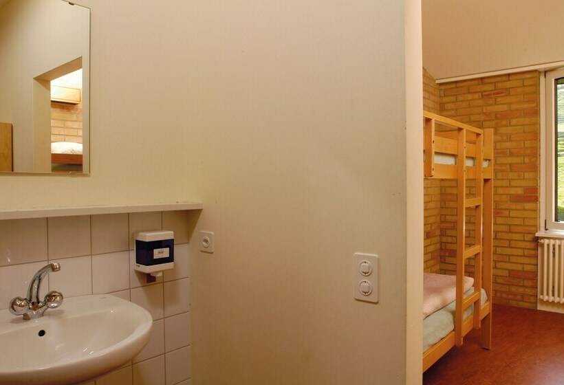 标准单人间共用浴室, St. Gallen Youth Hostel