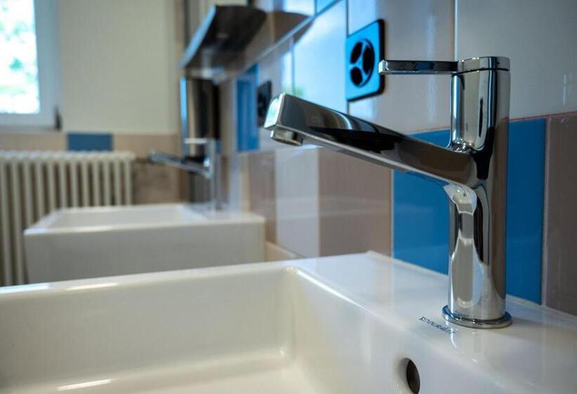 اتاق استاندارد چهارنفره با سرویس بهداشتی مشترک, St. Gallen Youth Hostel