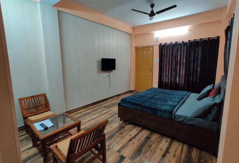 غرفة قياسية, House Of Lights