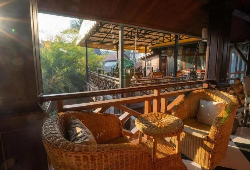 バルコニー付きデラックスルーム, Luangsay Inn