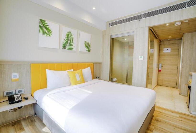 디럭스 룸 킹사이즈 침대, Bloom Hotel   Karol Bagh