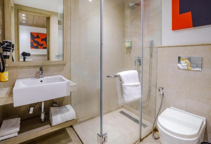 디럭스 룸 킹사이즈 침대, Bloom Hotel   Karol Bagh