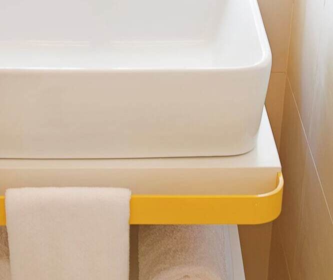 디럭스 룸, Bloom Hotel   Karol Bagh