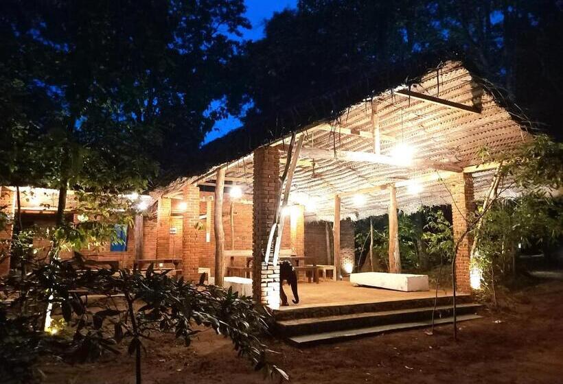 带花园景观和一个卧室的别墅, Hornbill Forest Habarana