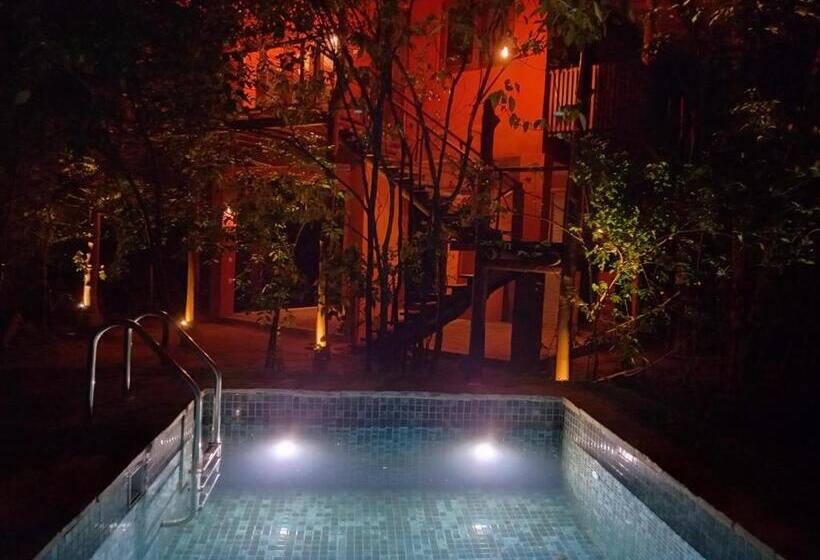 带花园景观和一个卧室的别墅, Hornbill Forest Habarana