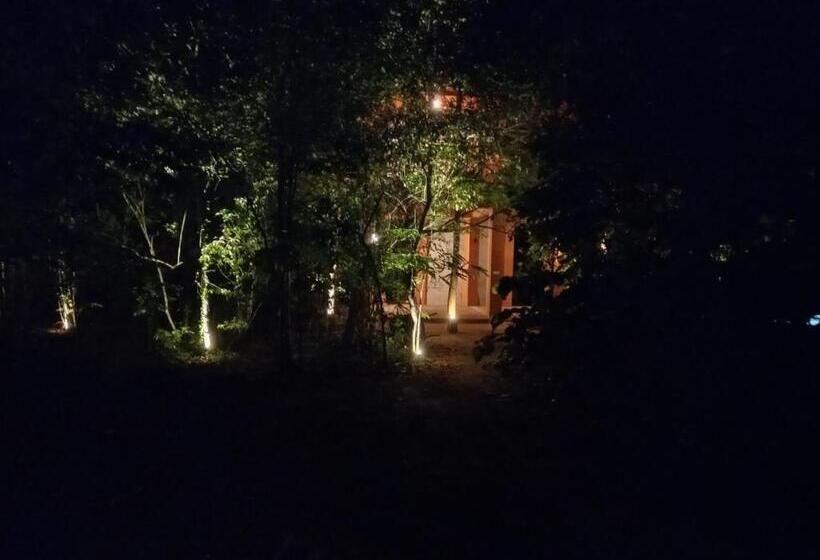 带花园景观和一个卧室的别墅, Hornbill Forest Habarana