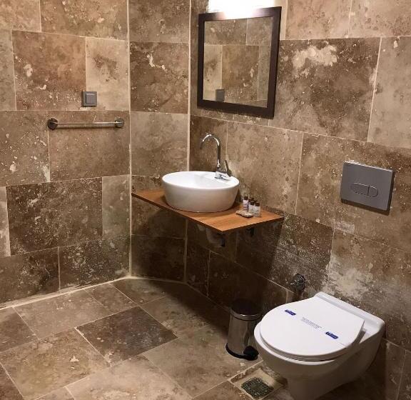 חדר סטנדרט, Hydros Cave Suit