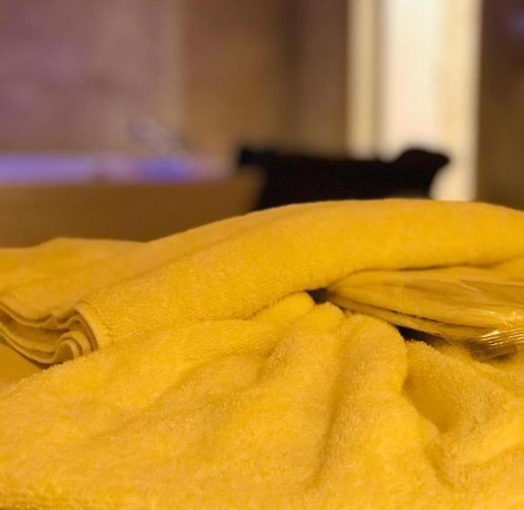 חדר סטנדרט עם מיטת קינג, Hydros Cave Suit