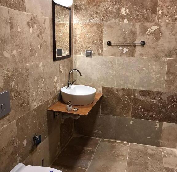 חדר סטנדרט, Hydros Cave Suit