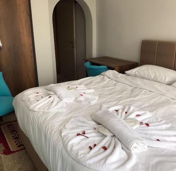 Quarto Estandar, Hydros Cave Suit