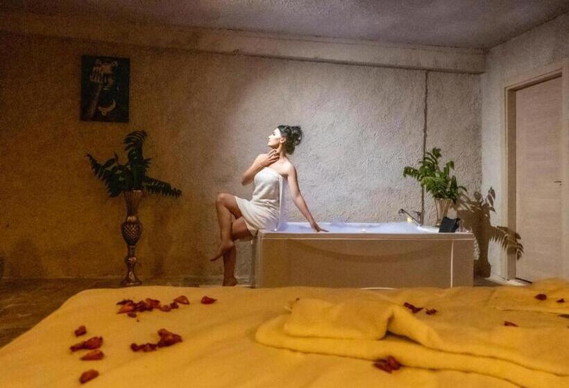 חדר דלוקס, Hydros Cave Suit