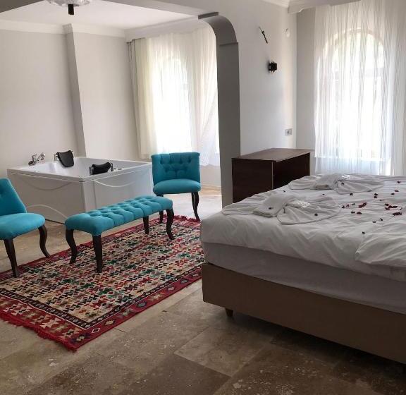 חדר סטנדרט עם מיטת קינג, Hydros Cave Suit