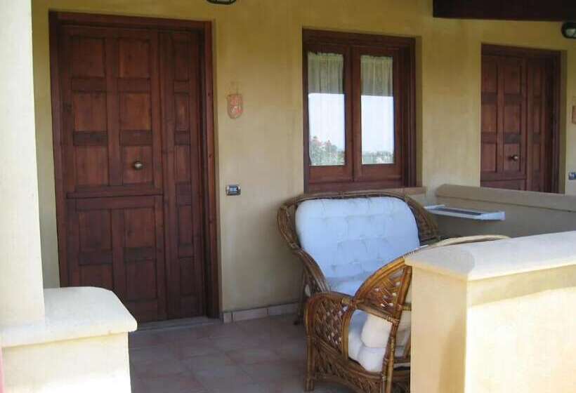 スーペリアトリプルルーム, Il Borghetto Beach Club Resort
