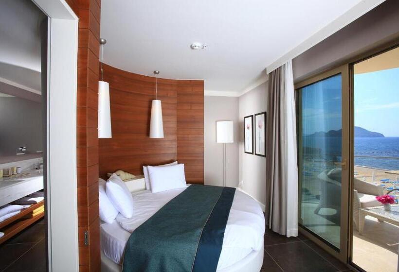 جناح سوبيريور مطل علي البحر, Sundance Suites