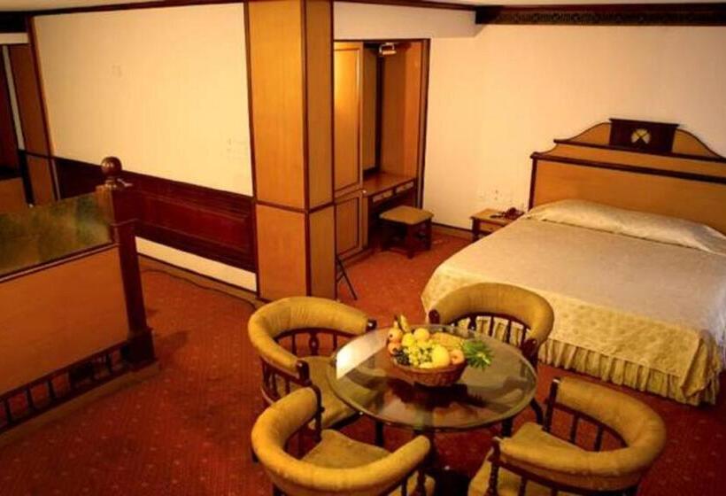 Номер Deluxe Кровать Кинг, The Surya, Cochin