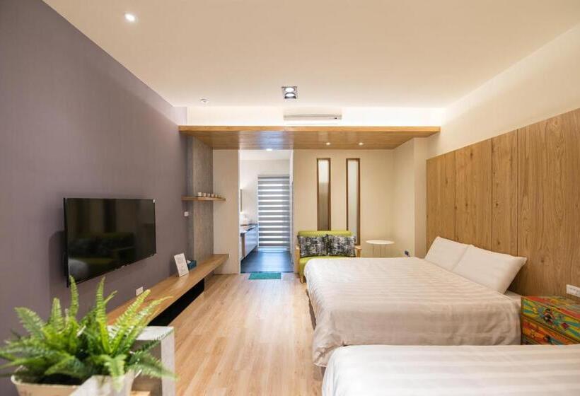 اتاق استاندارد چهارنفره با بالکن, Little Turkey B&b