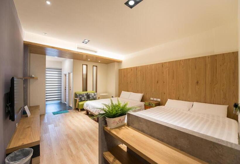 اتاق استاندارد چهارنفره با بالکن, Little Turkey B&b