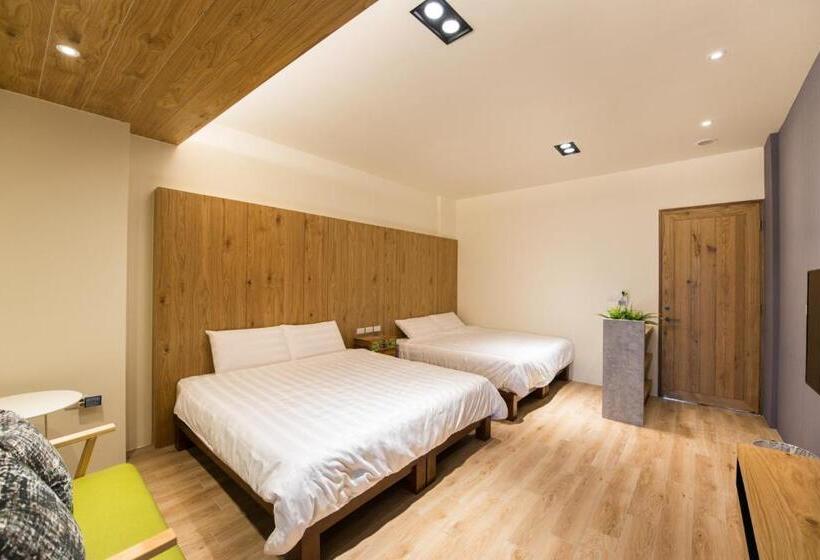 اتاق استاندارد چهارنفره با بالکن, Little Turkey B&b