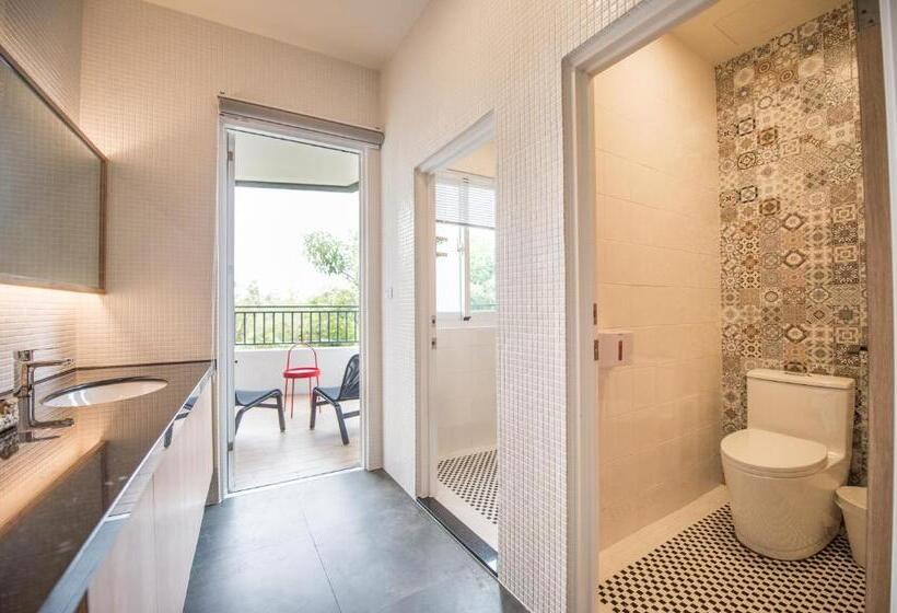 اتاق استاندارد چهارنفره با بالکن, Little Turkey B&b