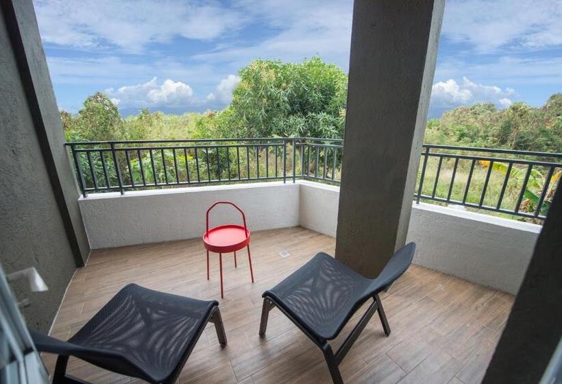 اتاق استاندارد چهارنفره با بالکن, Little Turkey B&b