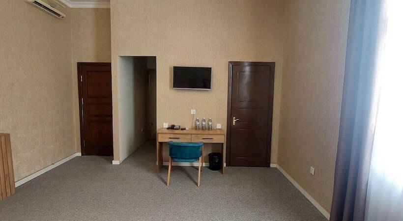 اتاق سوپریور سه تخته, Pera Hotel Baku