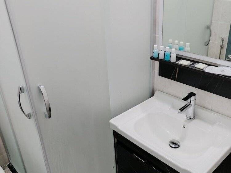 اتاق سوپریور سه تخته, Pera Hotel Baku