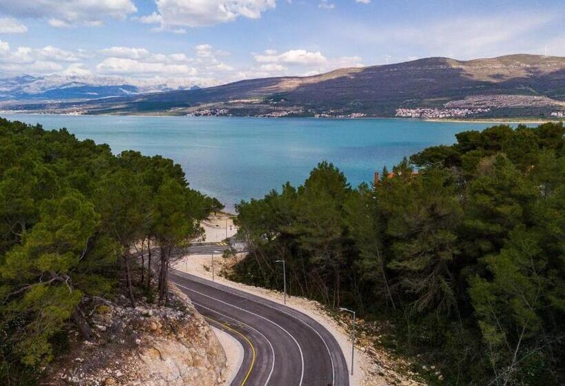 Апартаменты 3 Спальни, Guest House Stipanovi Dvori