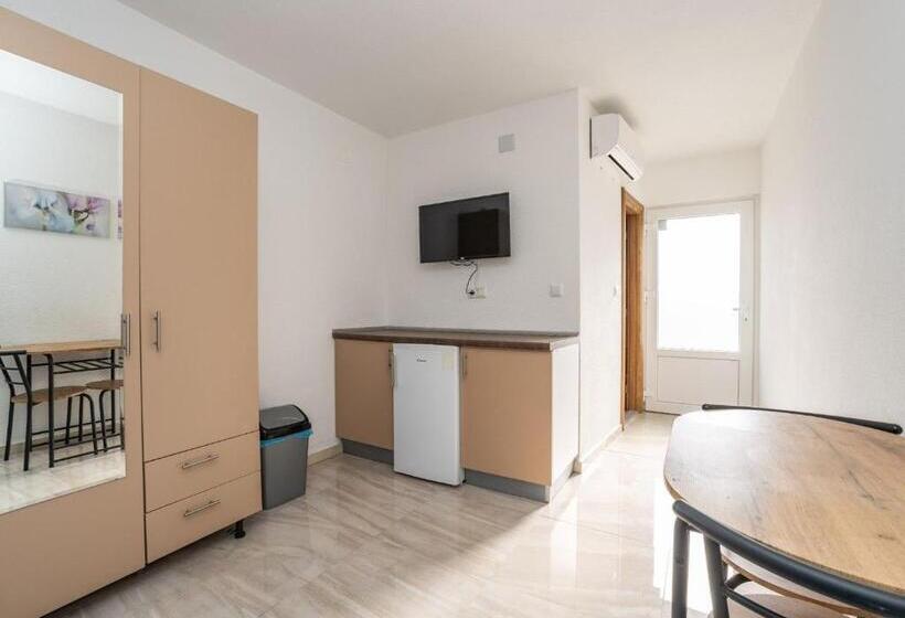 Апартаменты 3 Спальни, Guest House Stipanovi Dvori