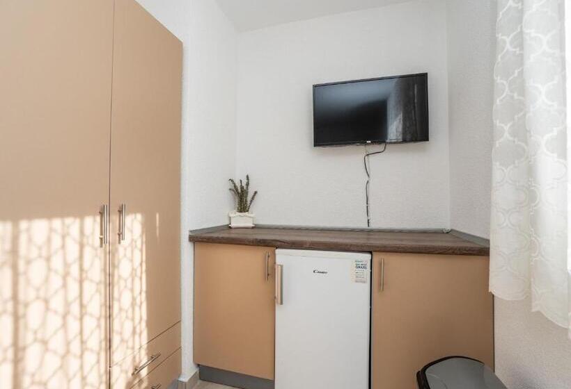 Апартаменты 3 Спальни, Guest House Stipanovi Dvori