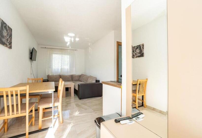Апартаменты 3 Спальни, Guest House Stipanovi Dvori