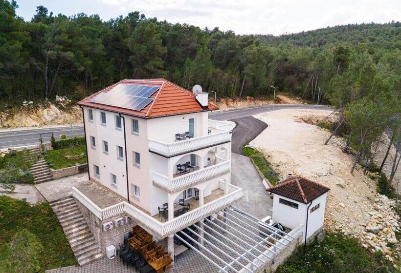 Апартаменты 3 Спальни, Guest House Stipanovi Dvori