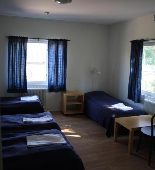 חדר סטנדרטי לארבעה עם חדר אמבטיה משותף, Gästhem Kronan