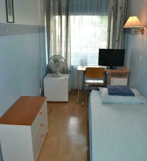 اتاق استاندارد یک تخته با سرویس بهداشتی مشترک, Hostel Matkakoti Patria