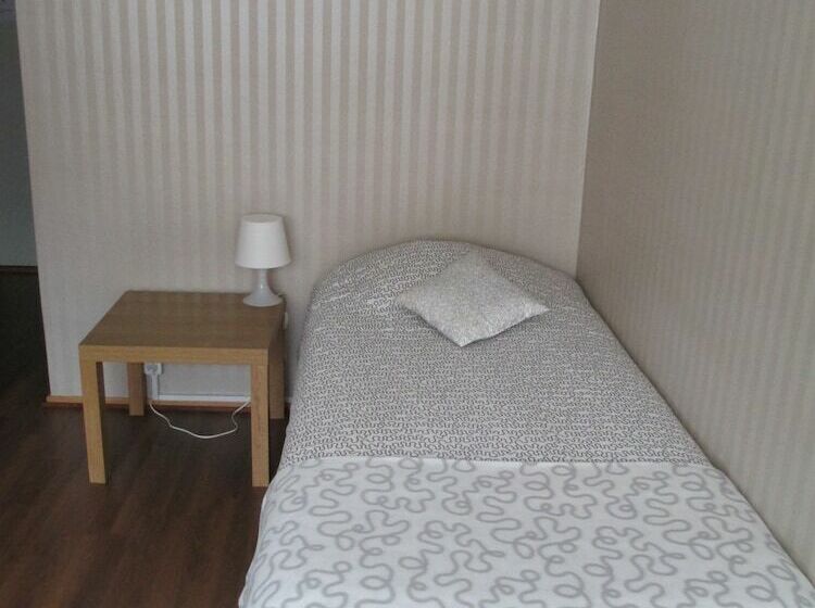 标准单人间, Ackas