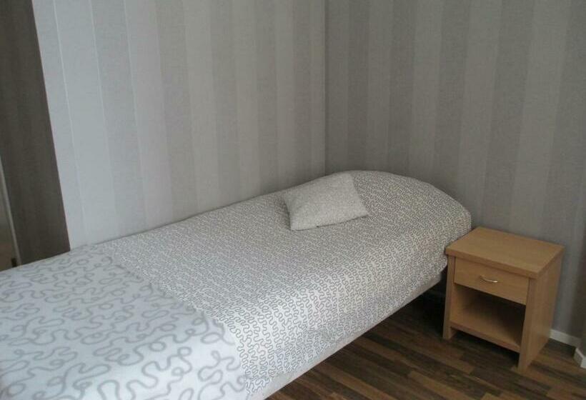 标准单人间, Ackas